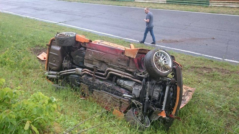 Rimta avarija atvėrė kelią į lenktynes grįžti legendiniam automobiliui