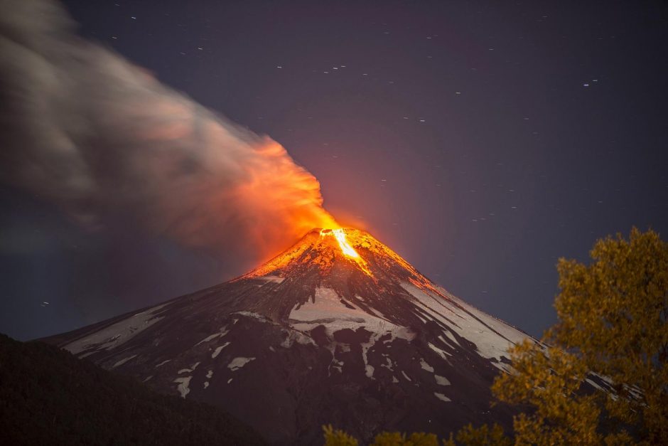 Čilės pietuose išsiveržė Viljarikos ugnikalnis
