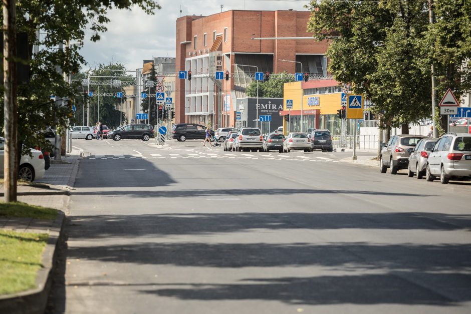 Naugarduko gatvėje – naujas asfaltas ir šaligatviai