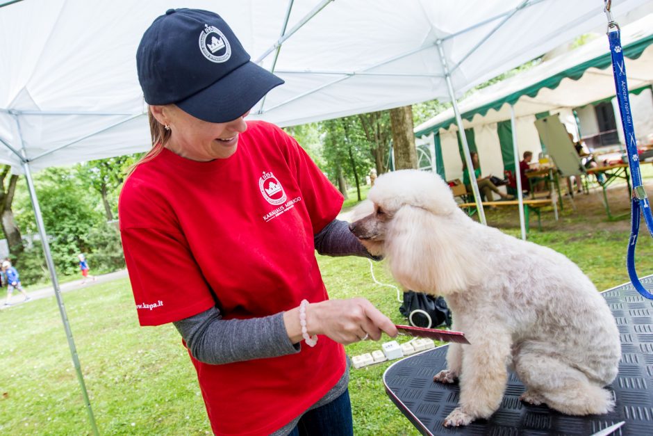 Gyvūnų prižiūrėtojo diena – su dovanomis zoologijos sodo gyventojams