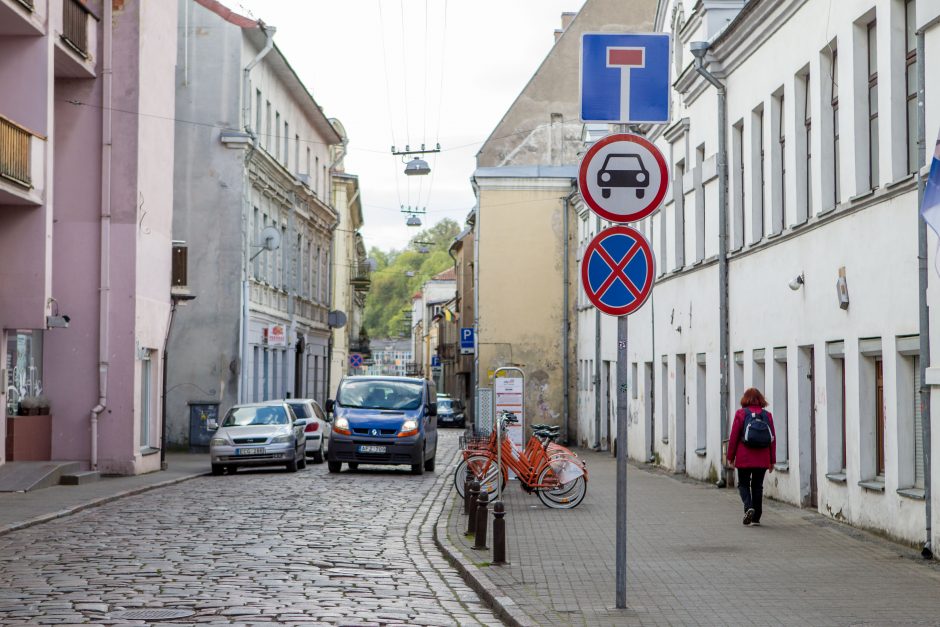 Kaunietis: senamiestyje vairuotojams nusispjaut ant kelio ženklų