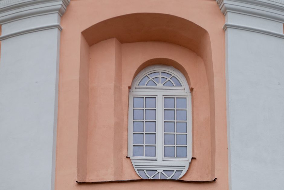 Pabaigta Jėzuitų bažnyčios fasado restauracija