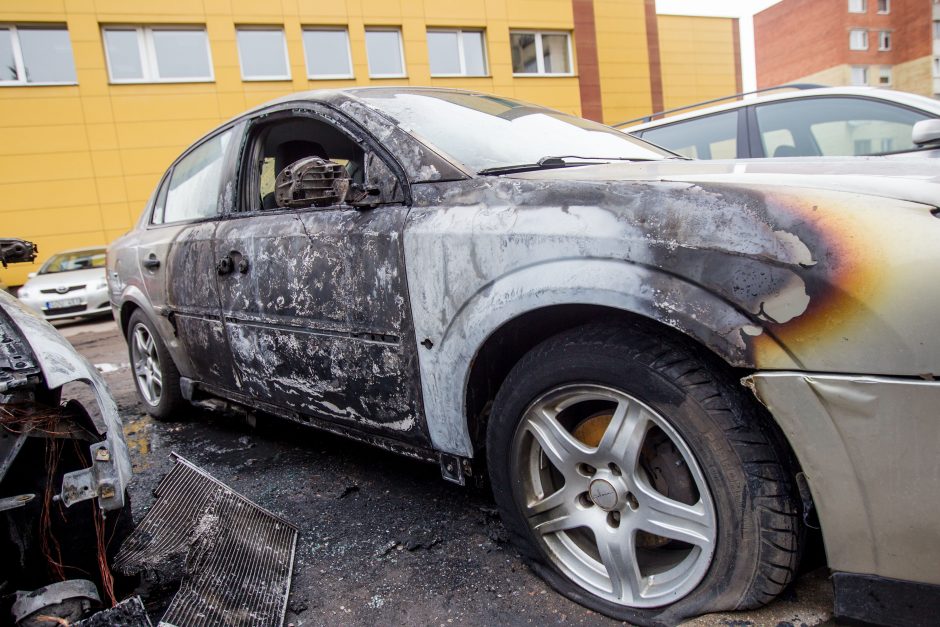 Padegimas? Kaune liepsnojo trys automobiliai