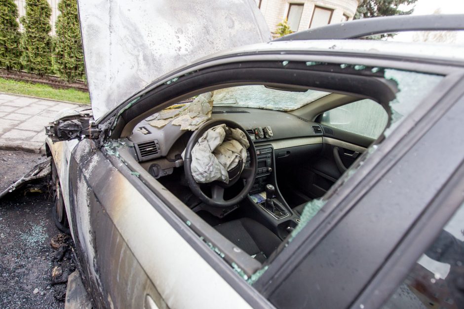 Padegimas? Kaune liepsnojo trys automobiliai