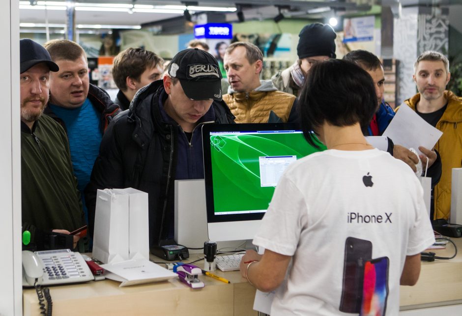 Geidžiamiausias metų telefonas sutraukė minią gerbėjų