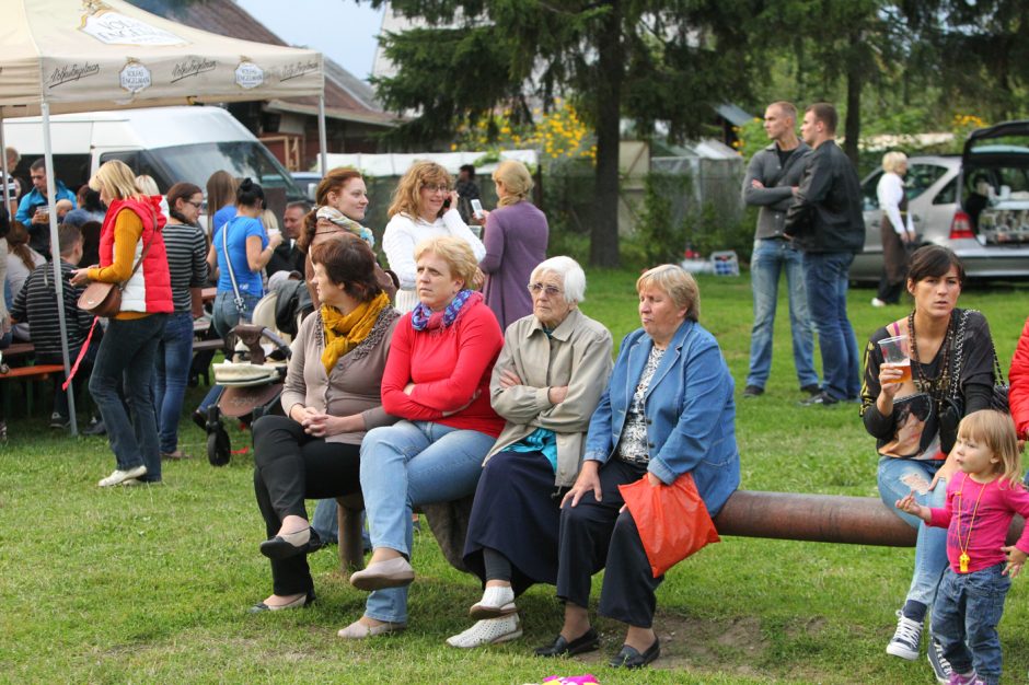 Karmėlavoje lijo saldainiais