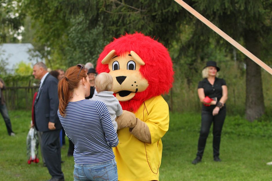 Karmėlavoje lijo saldainiais