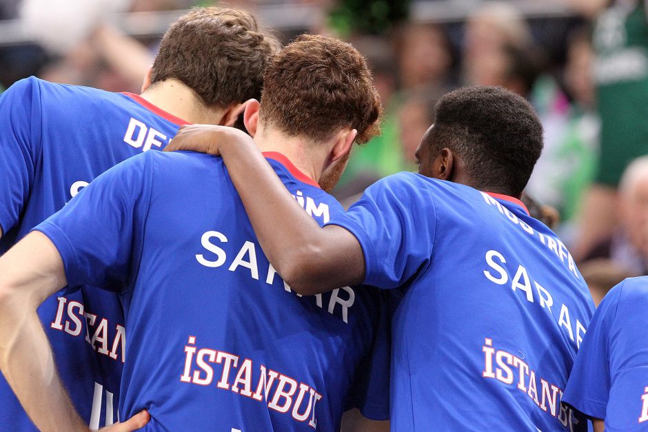 Karjeros rungtynes sužaidusio E. Ulanovo vedamas „Žalgiris“ patiesė „Anadolu Efes“