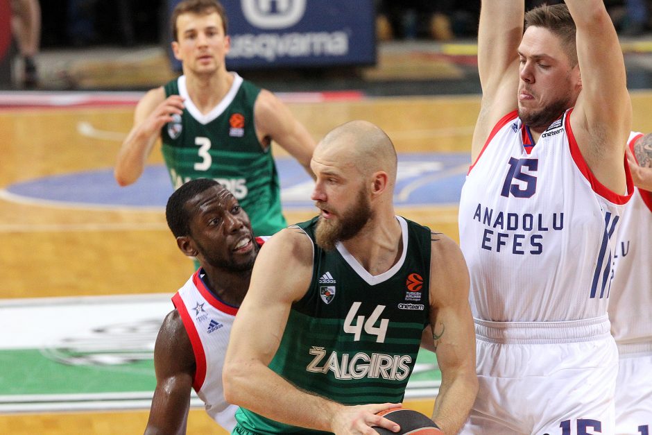 Karjeros rungtynes sužaidusio E. Ulanovo vedamas „Žalgiris“ patiesė „Anadolu Efes“