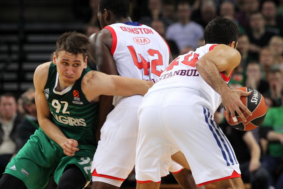 Karjeros rungtynes sužaidusio E. Ulanovo vedamas „Žalgiris“ patiesė „Anadolu Efes“