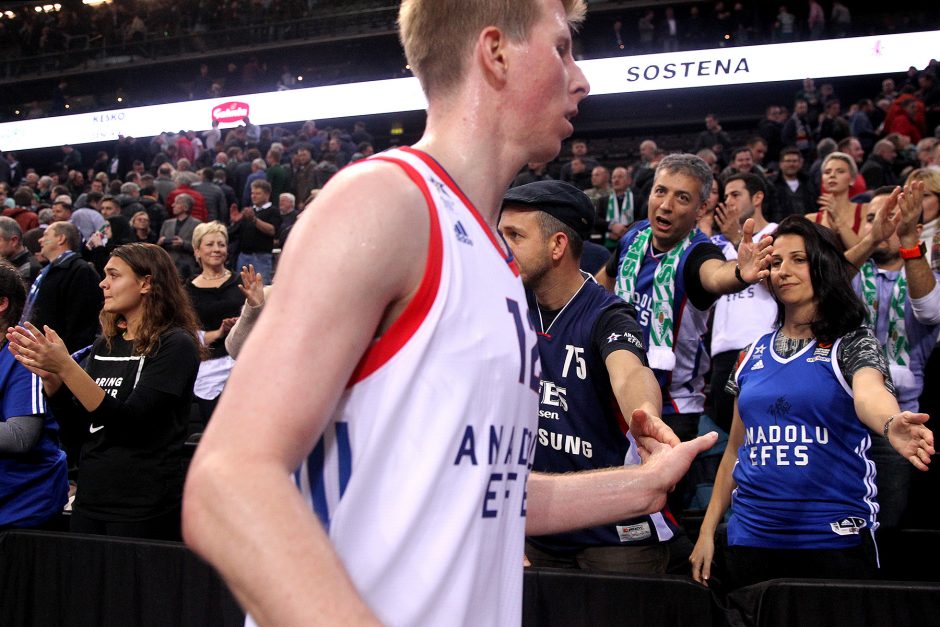 Karjeros rungtynes sužaidusio E. Ulanovo vedamas „Žalgiris“ patiesė „Anadolu Efes“