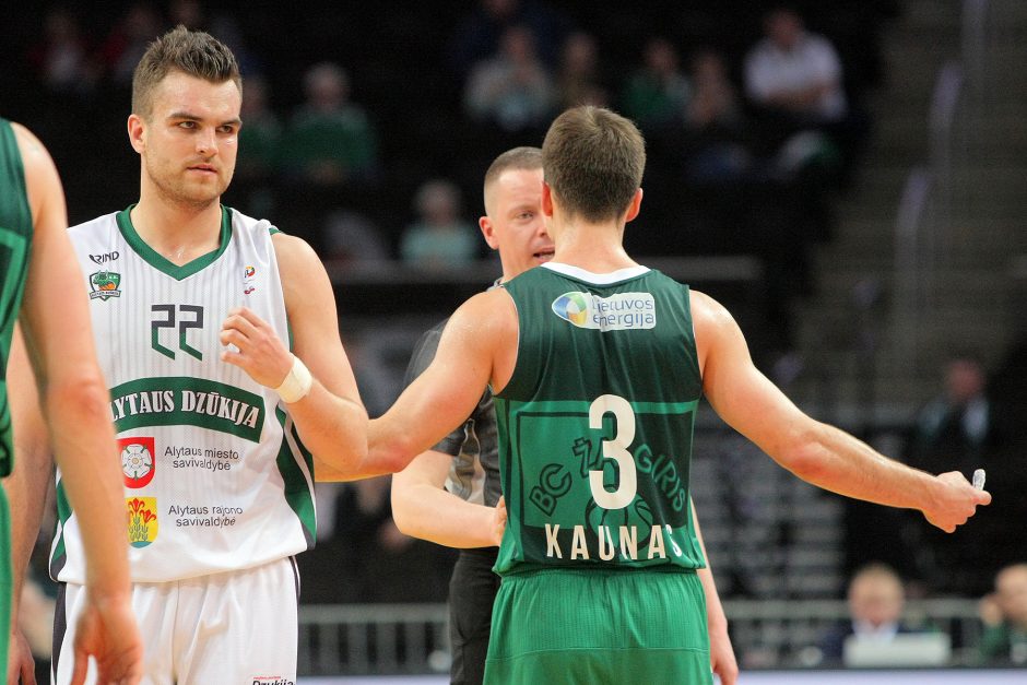 „Žalgiris“ sutrypė „Dzūkiją“ ir LKL pusfinalyje kovos su  „Neptūnu“