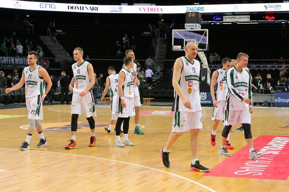 „Žalgiris“ sutrypė „Dzūkiją“ ir LKL pusfinalyje kovos su  „Neptūnu“