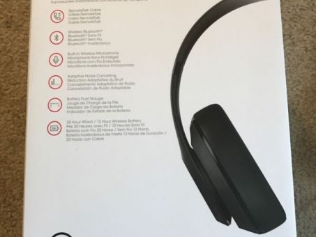 Skelbimas - Beats Studio Wireless