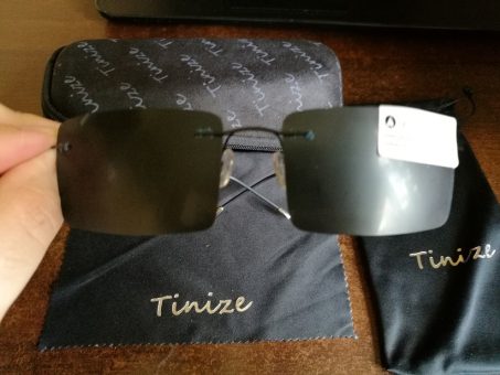 Skelbimas - Titaninio rėmo juodi polerizuoti matricos stiliuje akiniai dėkle 