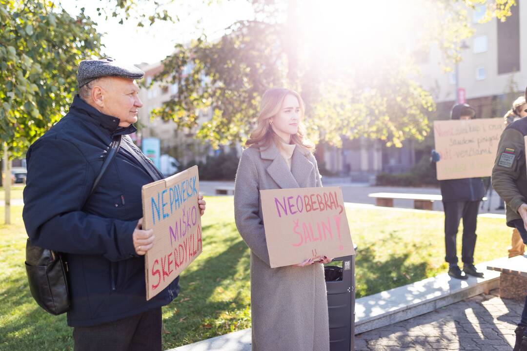 Protestas prieš naktinių taikiklių medžioklėje įteisinimą