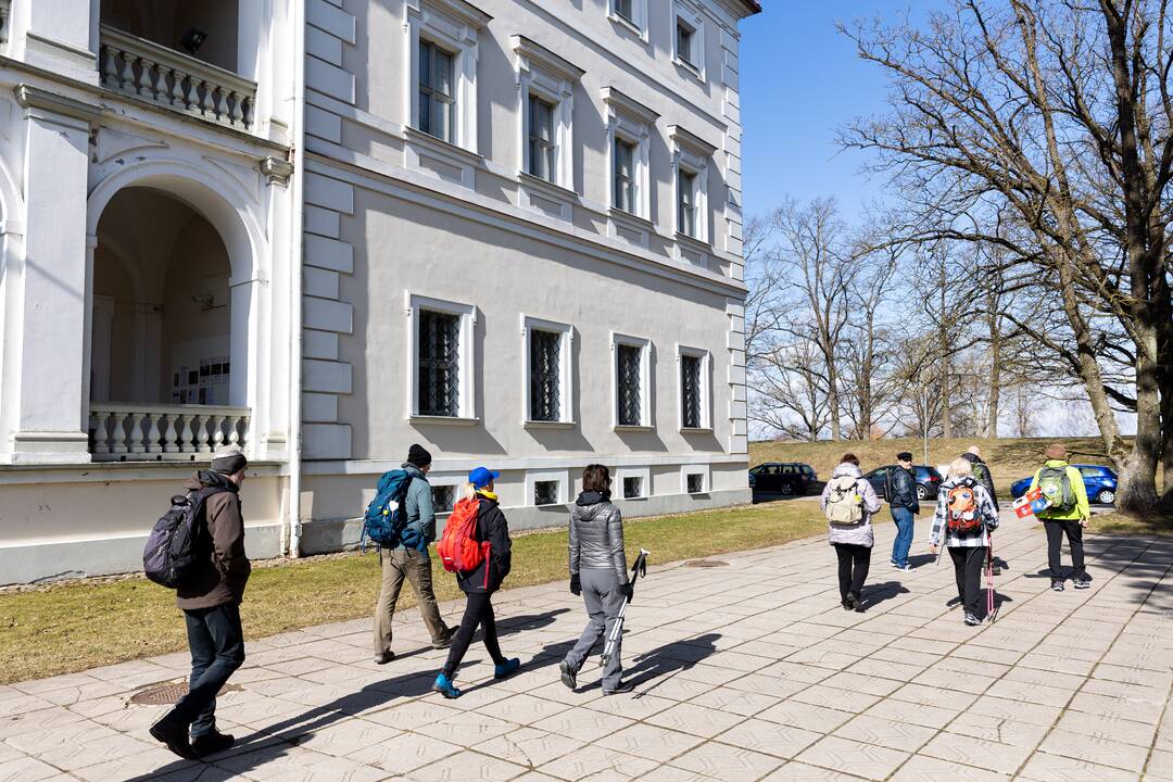 Atsisveikinama su žuvusiu M. Kvedaravičiumi