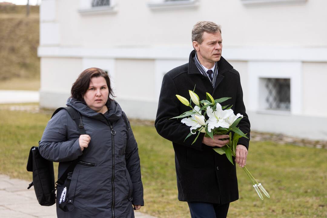 Atsisveikinama su žuvusiu M. Kvedaravičiumi