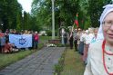 Tradicija: prie memorialo Pravieniškių žudynių aukoms atminti kasmet susirenka patriotiškai nusiteikę vietos ir aplinkinių vietovių įvairaus amžiaus žmonės.