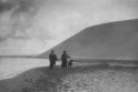 Klaipėdos fotografo Makso Ehrhardto šeima Kuršių nerijoje. 1922 m. Nežinomas autorius.