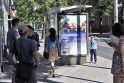 Stebina: klaipėdiečius glumina jau antrą savaitę autobusų stotelėse kabantys, anot jų, homoseksualizmą propaguojantys plakatai.