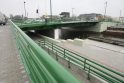 Atnaujino: rangovai jau perdažė Pilies tilto konstrukcijas.