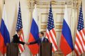 Prestižas: pasirašydamas sutartį B.Obama pagaliau įrodė pasauliui, kad pelnytai gavo Nobelio taikos premiją. O D.Medvedevas džiaugiasi, kad Rusija tapo lygiaverte Vašingtono partnere.