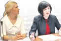VRK pirmininkė L.Matjošaitytė (kairėje) įsitikinusi, jog rinkėjo teisės yra aukščiau už politikų vaikų teises, tačiau A.Velykienė ketina bylinėtis su VRK dėl vaikų duomenų viešinimo.