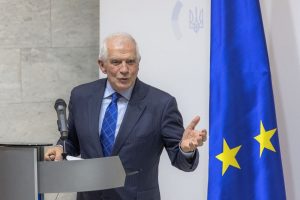J. Borrellis: iki metų pabaigos Ukraina gaus iš ES 1 mln. 155 tūkst. sviedinių