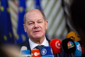 O. Scholzas atmetė kalbas apie Europos ir NATO karių siuntimą į Ukrainą