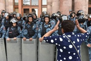 Kalnų Karabacho krizė: Armėnijos sostinėje protestuotojai blokuoja gatves