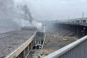 „Ukrhydroenergo“: pirmasis Dnipro hidroelektrinės blokas elektros negamina, antrojo būklė – kritinė