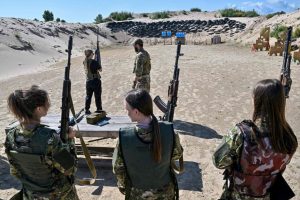 Ukrainos ginkluotosiose pajėgose tarnauja daugiau nei 45 tūkst. moterų