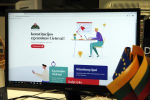 Karantinas diktuoja naujas sąlygas: Konstitucijos egzaminas – tik virtualiai