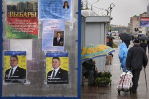 Baltarusijoje vyksta griežtai kontroliuojami rinkimai, opozicijai raginant juos boikotuoti