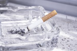 Neatsargaus rūkymo kaina:  gaisras daugiabutyje pareikalavo dviejų vyrų gyvybių