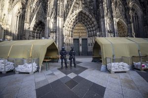 Vokietijos policija suėmė 3 asmenis, siejamus su gautu įspėjimu apie pavojų Kelno katedrai