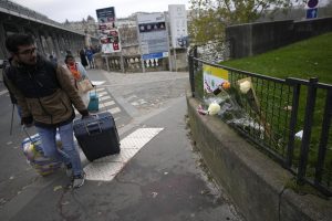 Vokietija smerkia Paryžiuje įvykdytą išpuolį, per kurį buvo subadytas vokiečių turistas