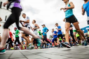 Sekmadienį Vilniaus gatves užtvindys bėgikai: bus eismo ribojimų