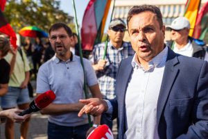 Gyvenimo įgūdžių programa tapo politiniu ginklu rinkimų kovose?