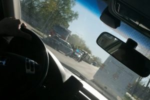 Avarija Panevėžyje: į vilkiką rėžėsi „Subaru“, sužalotas vairuotojas