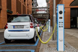 Elektromobilių prijaukinimas ir įsibėgėjusi naujoji realybė (specialiai iš Briuselio)