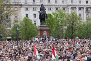 Vengrijoje dešimtys tūkstančių žmonių protestavo prieš V. Orbaną