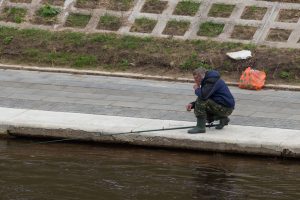 Leidimų įkainius žvejams mėgėjams Seimas pabrangino mažiau nei planavo