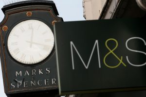 „Marks & Spencer“ ketina uždaryti daugiau kaip 100 parduotuvių