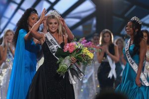Į nesutarimų draskomą konkursą „Mis Amerika“ renkasi dalyvės