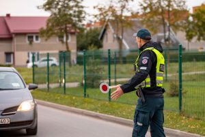 Uostamiesčio keliuose begalės pažeidėjų: prie transporto priemonių vairo sėda neblaivūs