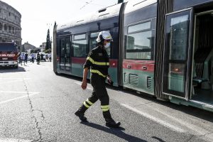 Prancūzijoje mirė vairuotojas, užpultas į autobusą neįleistų keleivių be kaukių