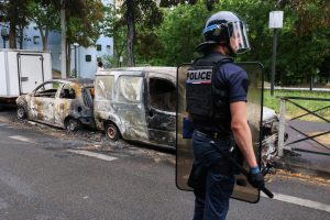 Ketvirtąją protestų naktį Prancūzijos policija sulaikė 1,3 tūkst. žmonių