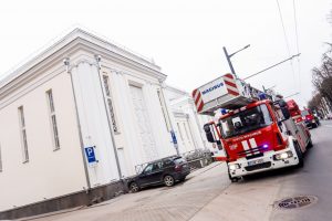 Aliarmas dėl degančio Muzikinio teatro stogo: baisiausias scenarijus nepasitvirtino